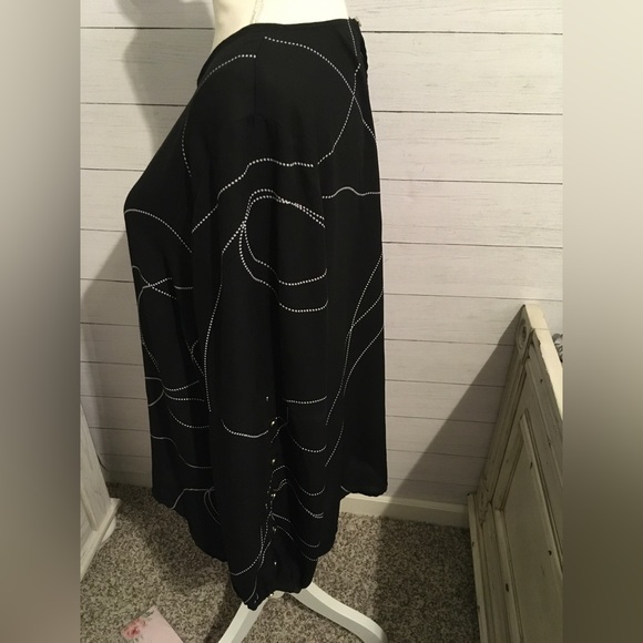 Modern Button Sleeve Top - Picture 2 of 5